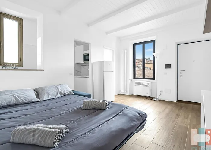 Lo3 • Navigli Chic Apartment •